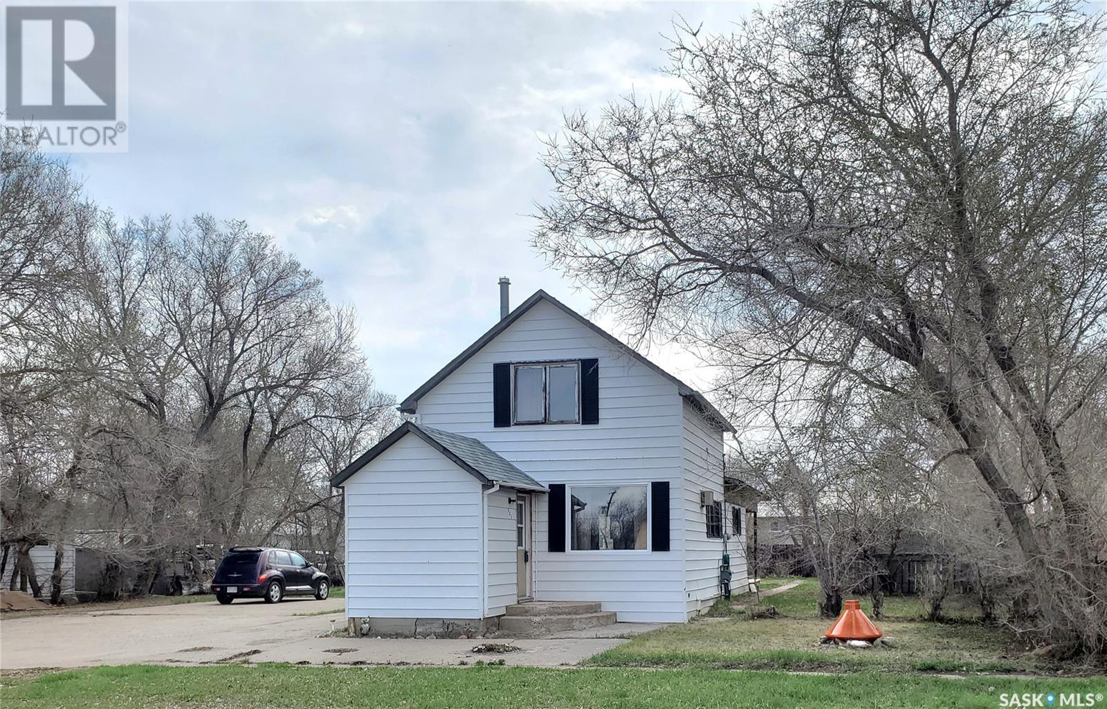 321 1st Street West, Ponteix, SK S0N 1Z0