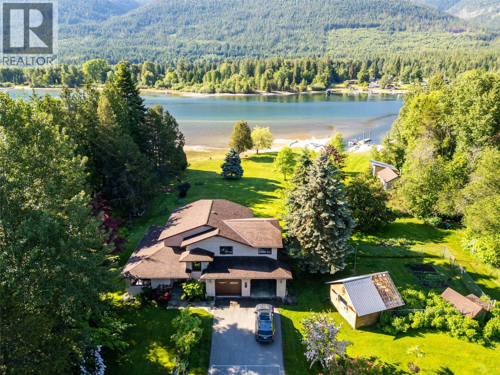 6158 Redfish Rd, Nelson, BC V1L 6M9