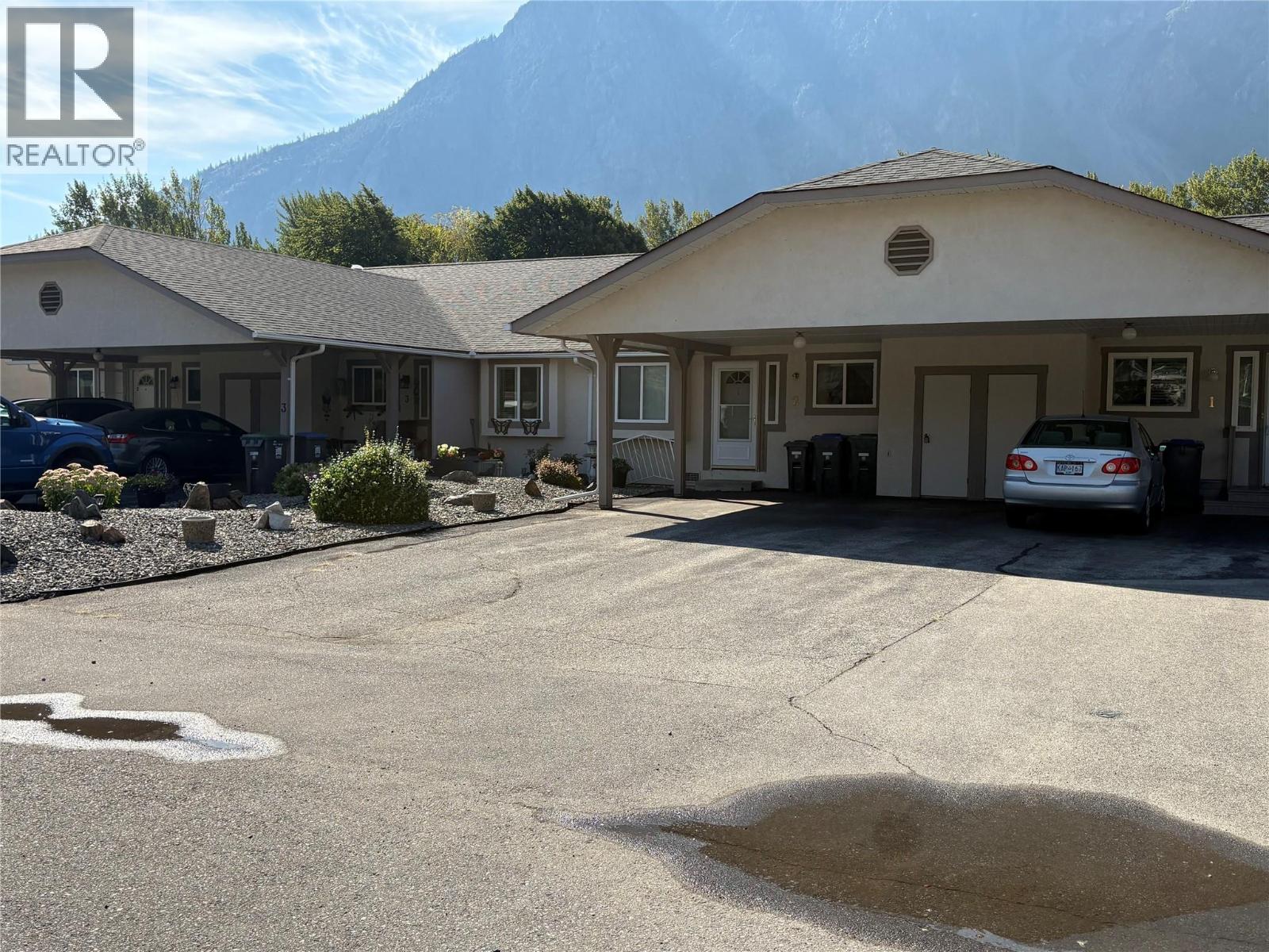 815 11th Avenue Unit 2, Keremeos, BC V0X 1N3