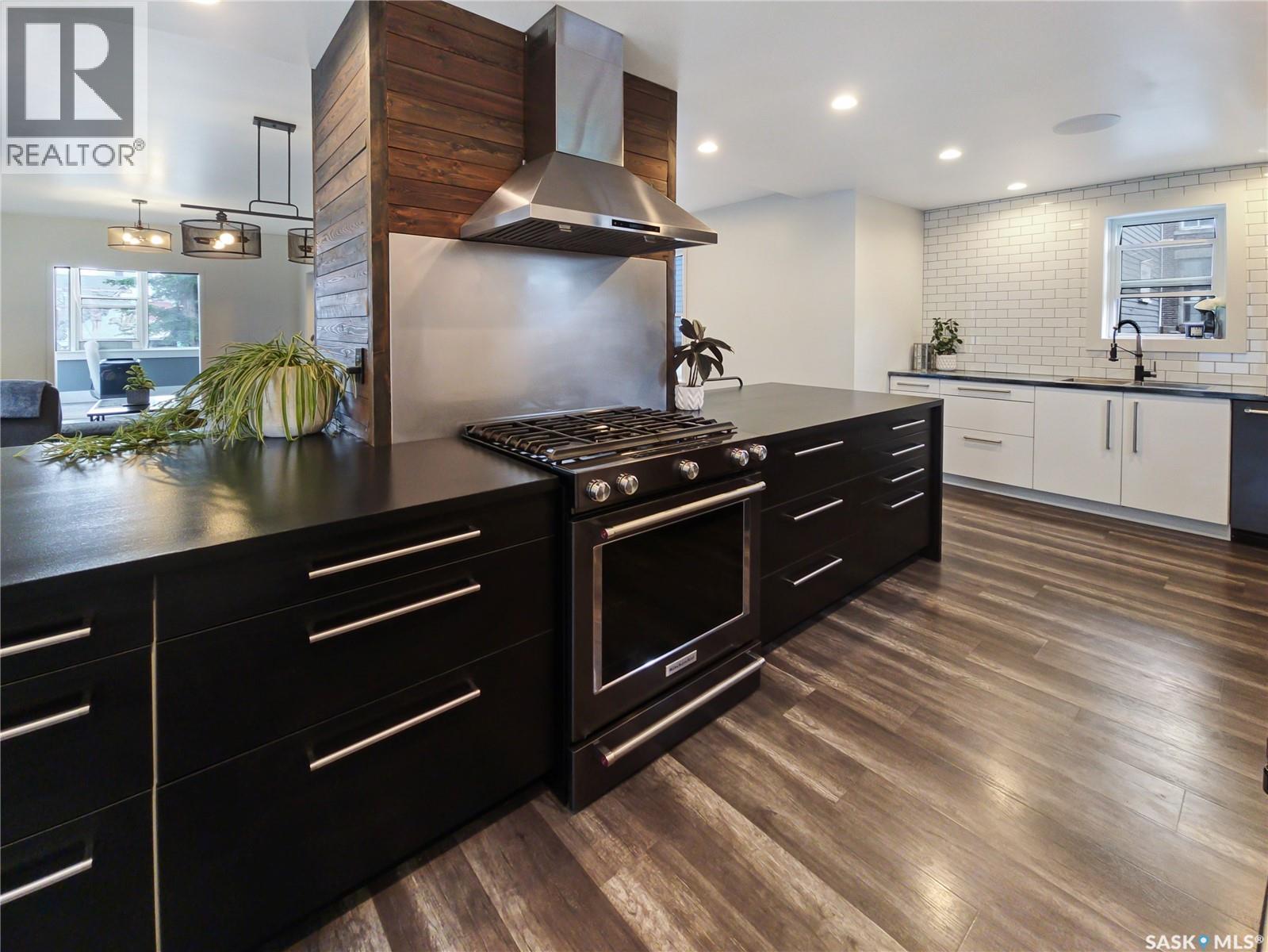 227 H Ave S, Saskatoon, SK S7M 1W1