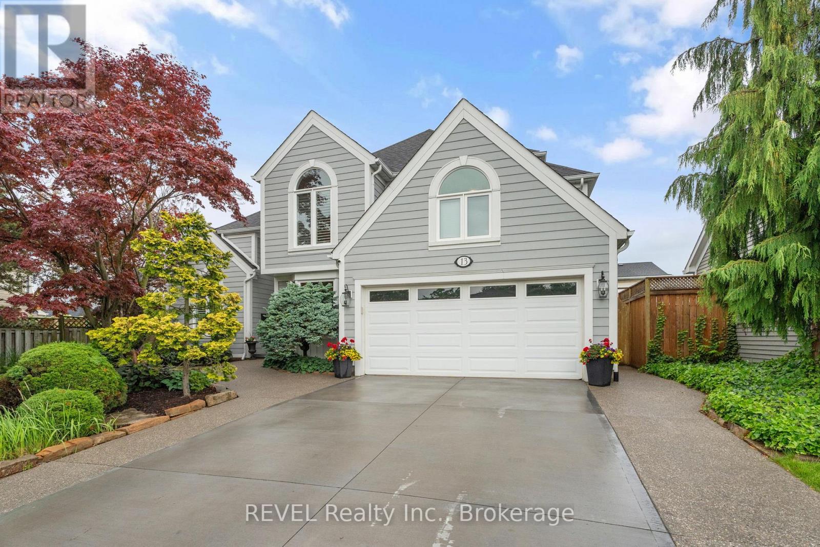 13 Breckenridge Blvd E, St. Catharines, ON L2W 1A7