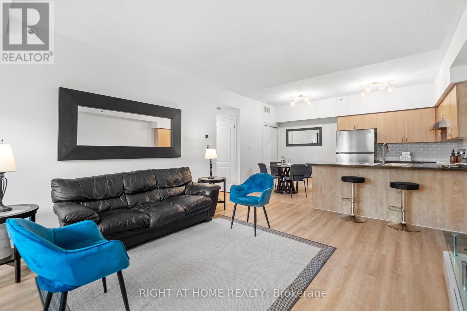 113 1837 Eglinton Ave E, Toronto, ON M4A 2Y4
