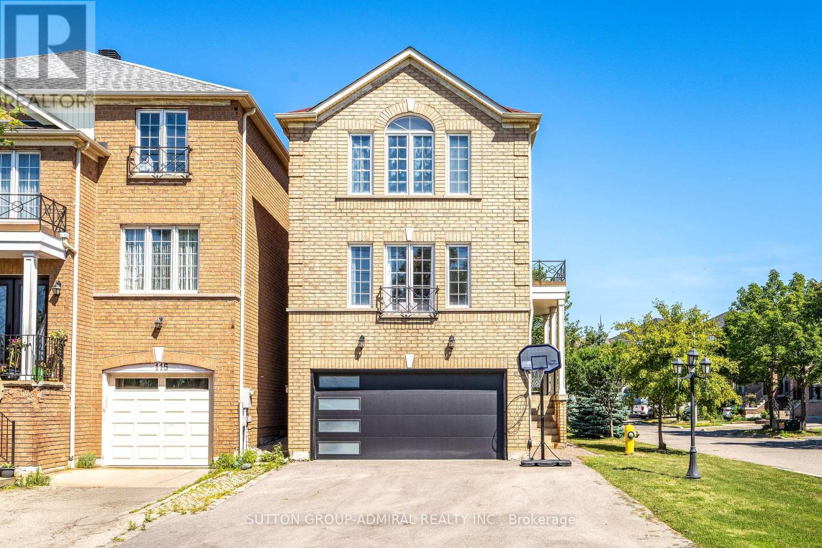 113 Sassafras Cir, Vaughan, ON L4J 8M9