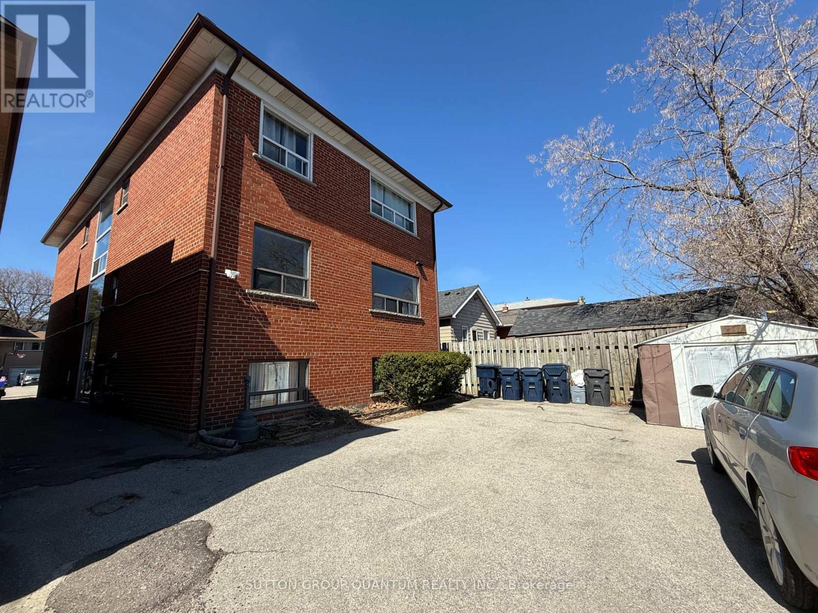 25 Milton St #a, Toronto, ON M8Y 2X7