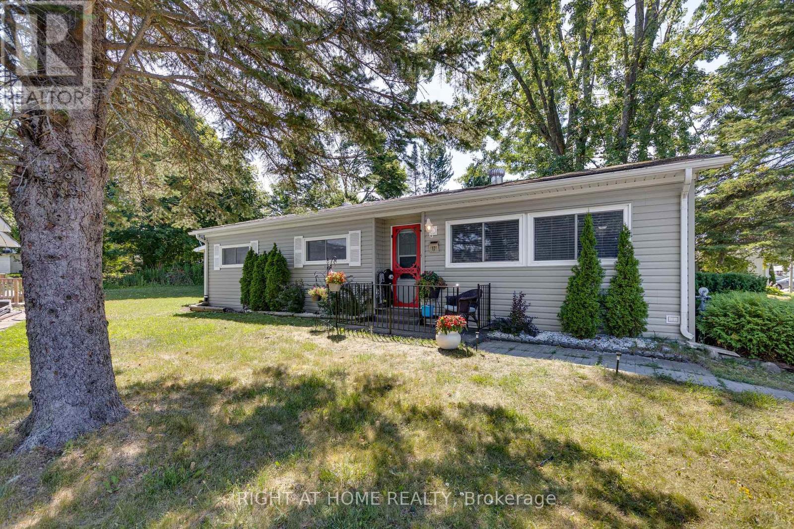 17 Weeping Willow Dr, Innisfil, ON L9S 1R8
