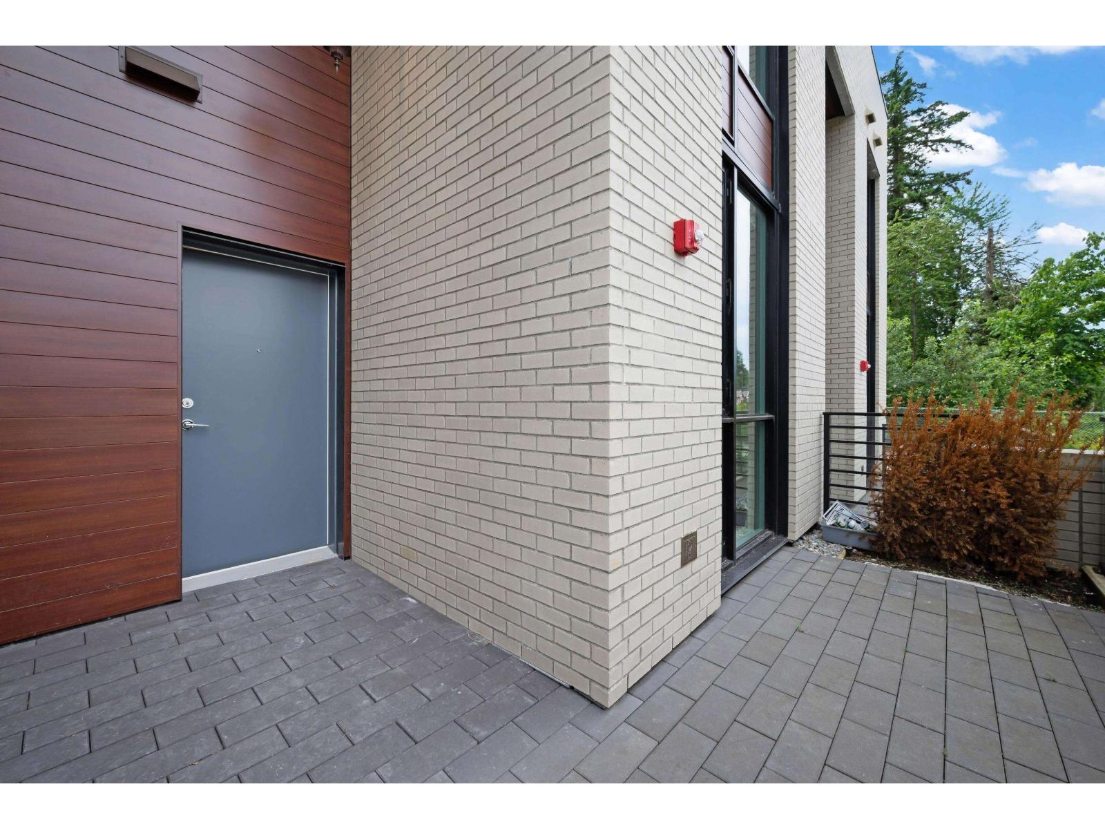 10333 133 Street Unit 104, Surrey, BC V3R 2H4