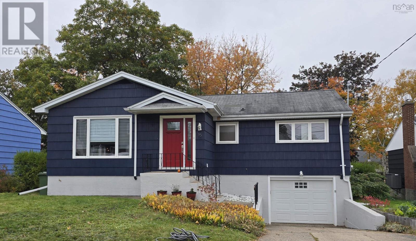 15 Laurier St, Dartmouth, NS B3A 2G6
