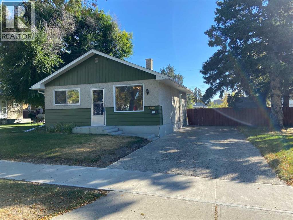 1209 7 Street North, Lethbridge, AB T1H 1Y8