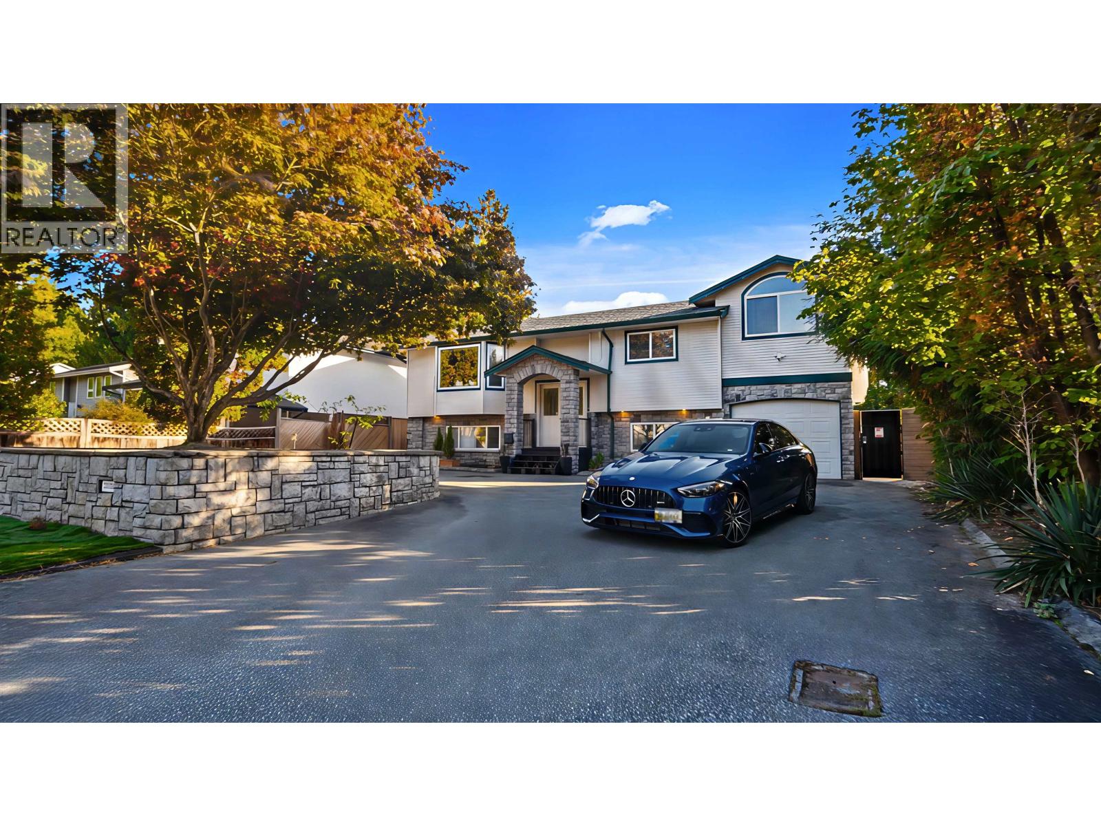 21124 Glenwood Ave, Maple Ridge, BC V2X 8K5