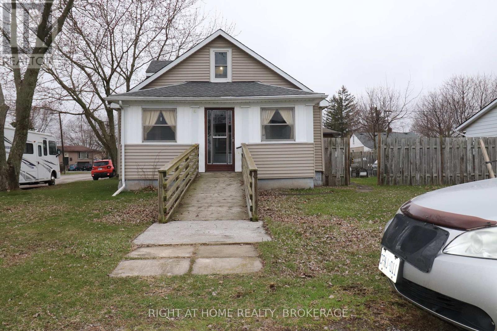 91 Knoll St, Port Colborne, ON L3K 5A8