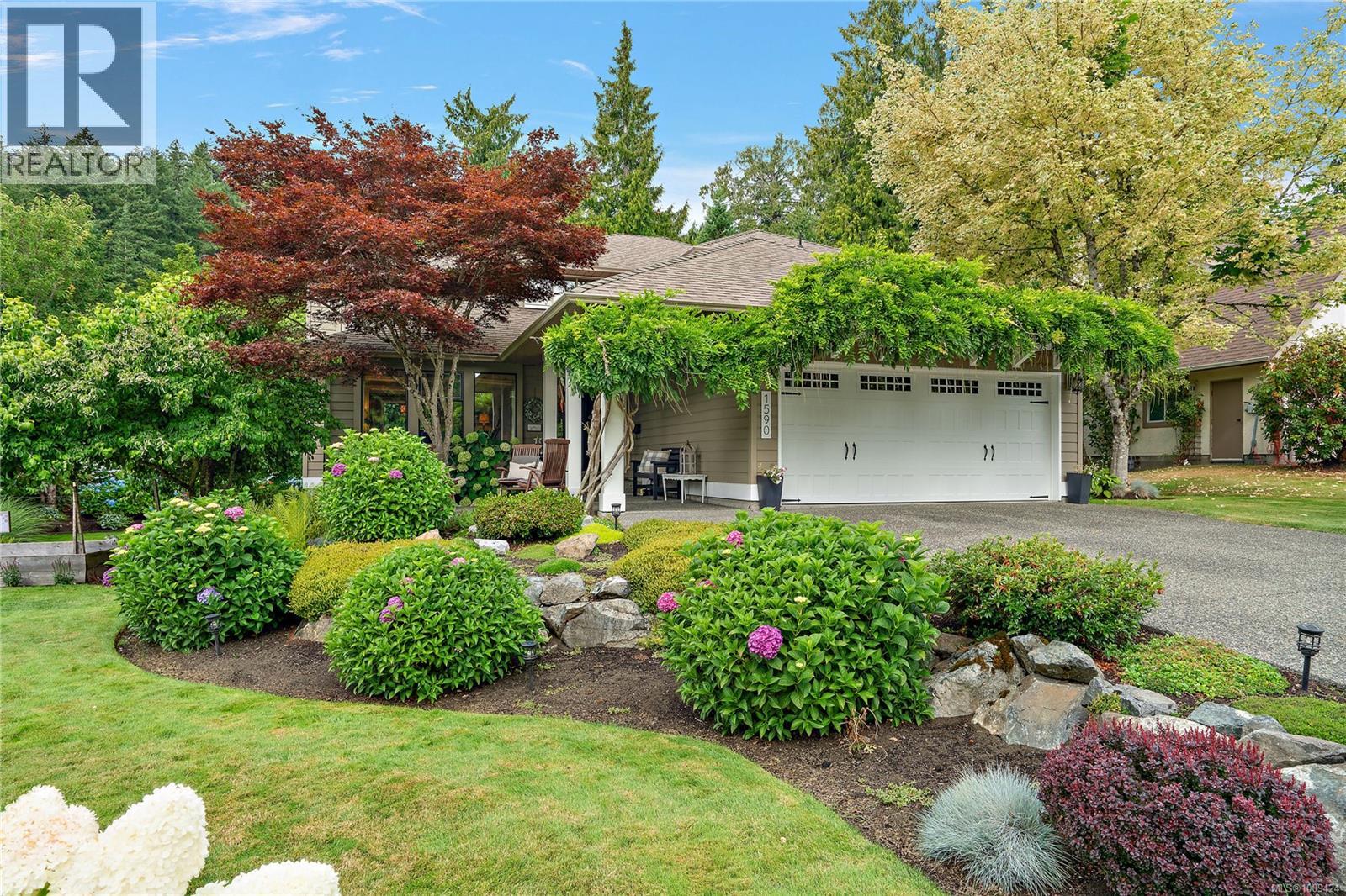 1590 Mayneview Ter, North Saanich, BC V8L 5E7