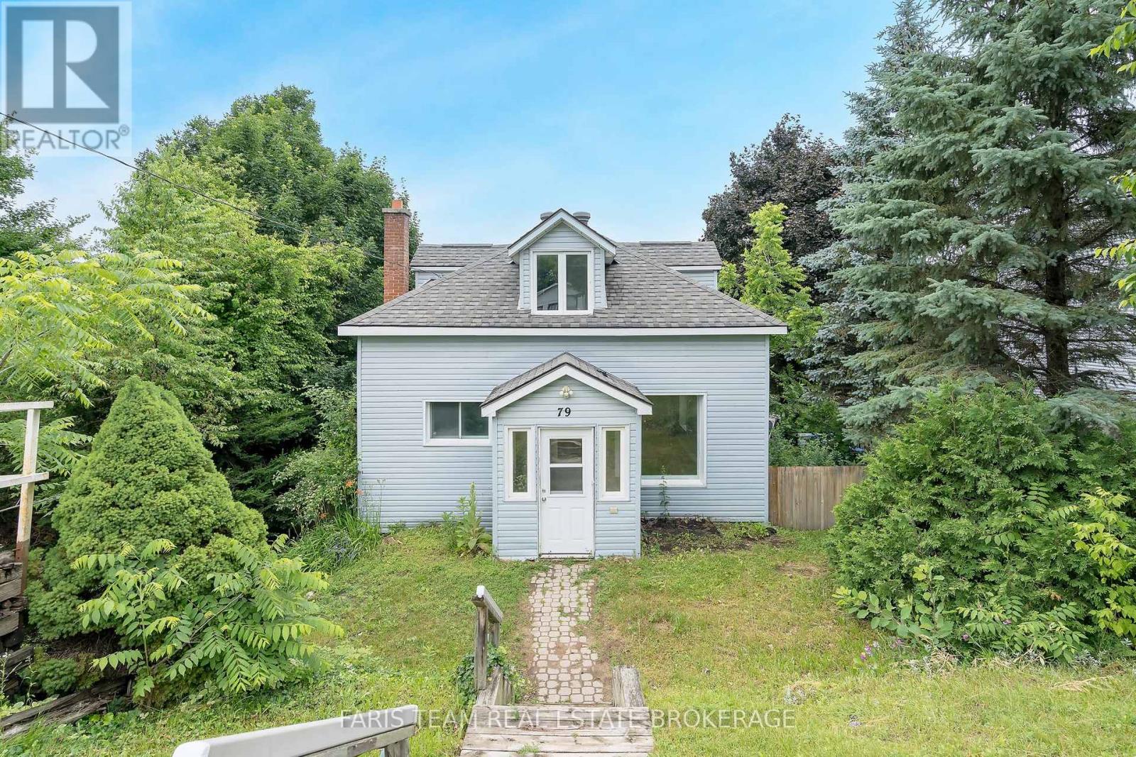 79 Poyntz St, Penetanguishene, ON L9M 1N9