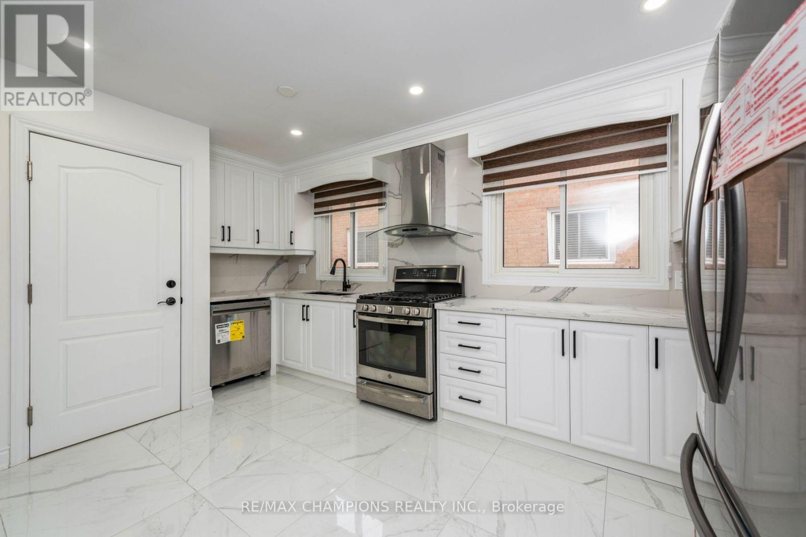 11 Crosswood Ln, Brampton, ON L6V 3M1