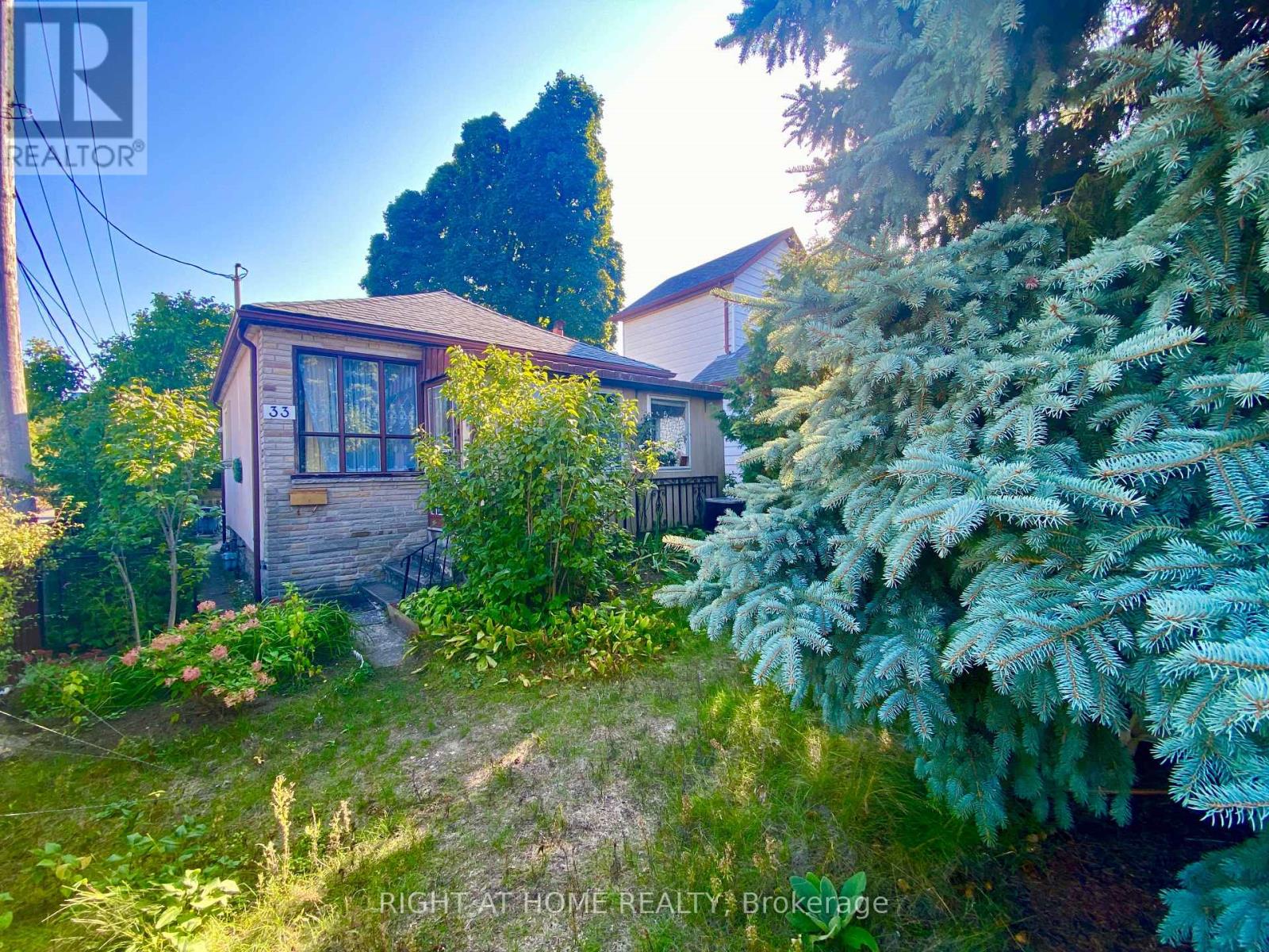 33 Waniska Ave, Toronto Stonegate-queensway, ON M8Y 1R1