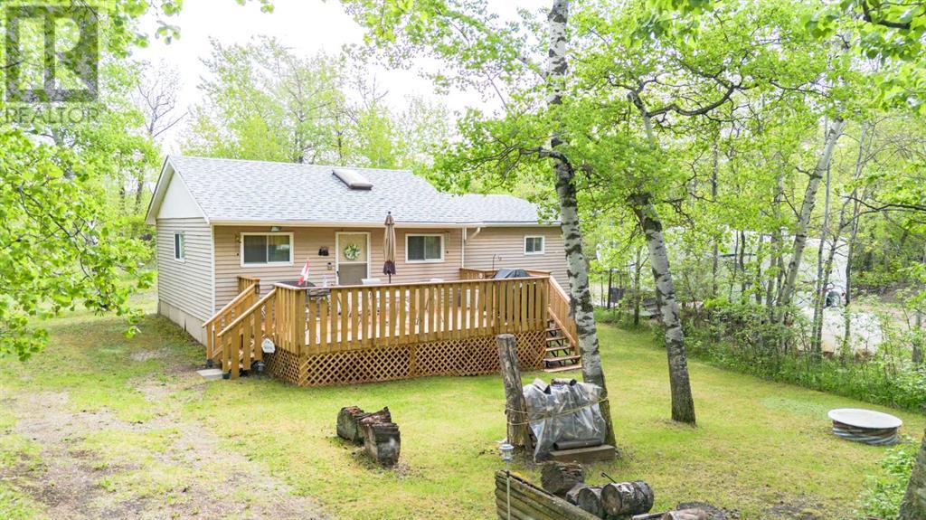 14 16 4 St, White Sands, AB T0C 2L0