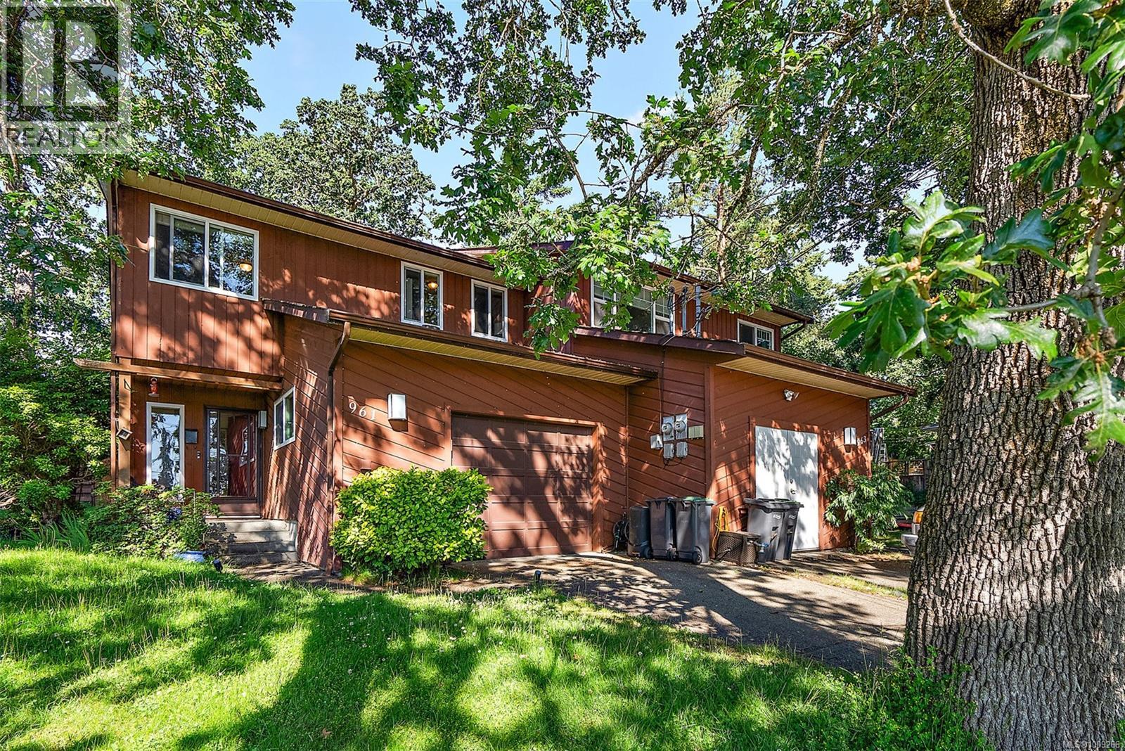 961 Shearwater St, Esquimalt, BC V9A 4V3