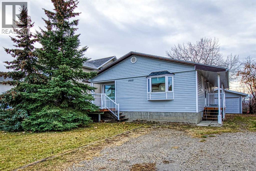 1015 6 Avenue, Beaverlodge, AB T0H 0C0
