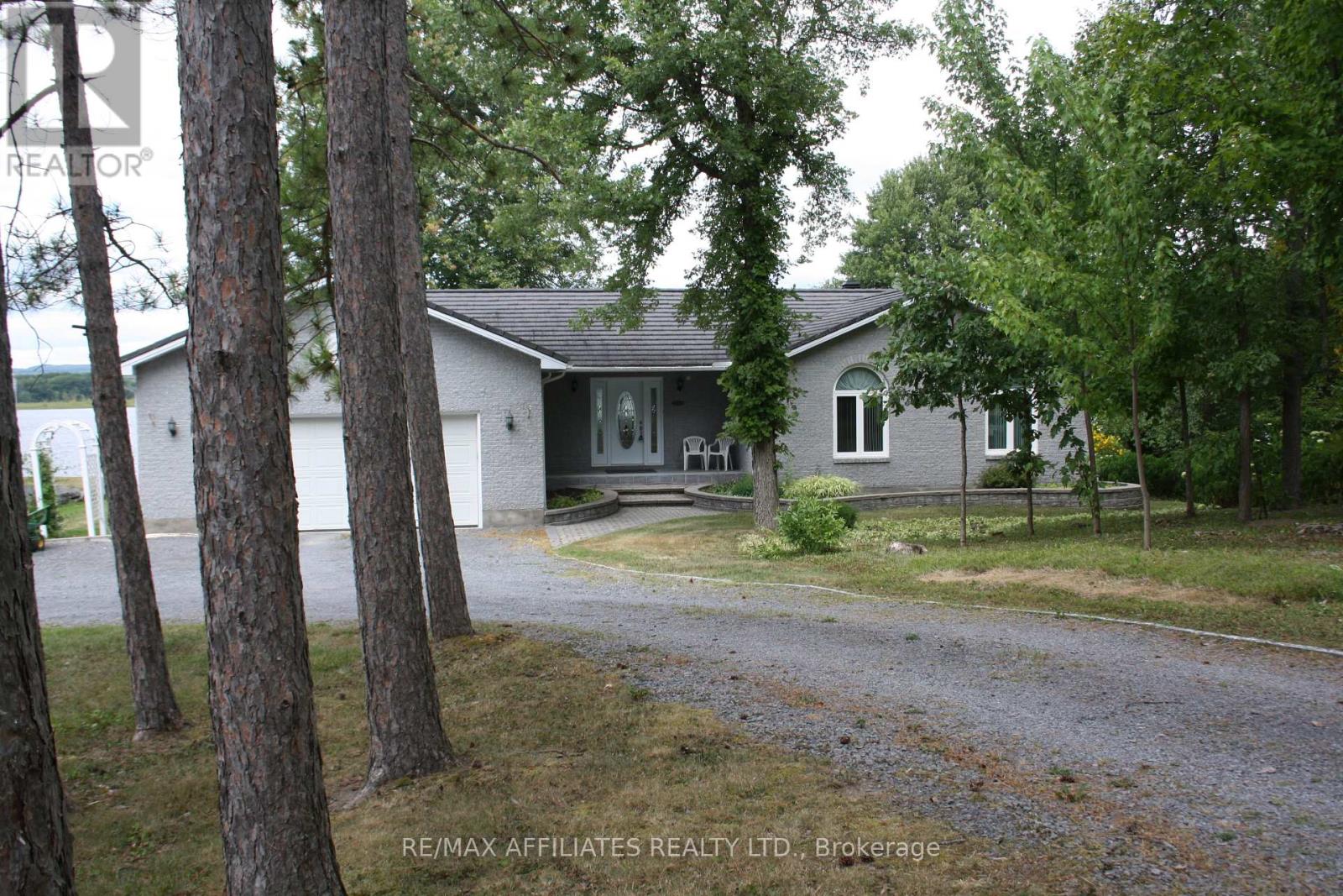340 Wilson Rd, Clarence-Rockland, ON K4K 1K7