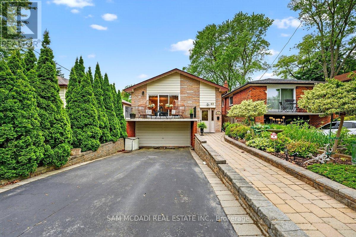 42 Peter St N, Mississauga, ON L5H 2G8