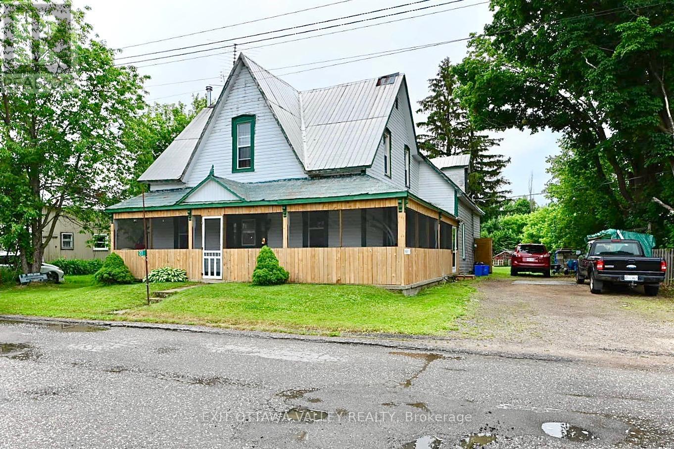 27 Grace St, Whitewater Region, ON K0J 2L0