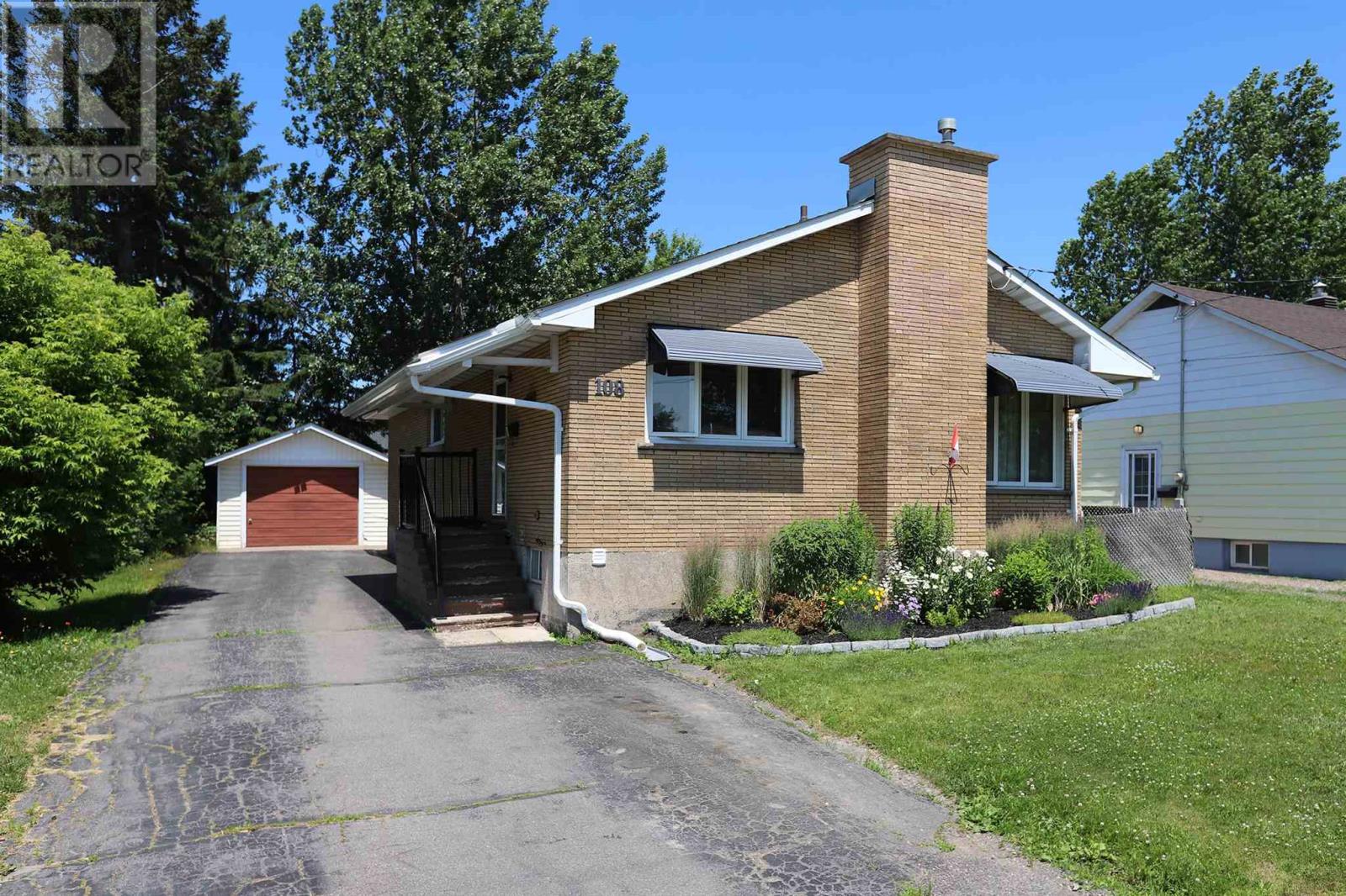 108 Smale Ave, Sault Ste. Marie, ON P6B 1S5