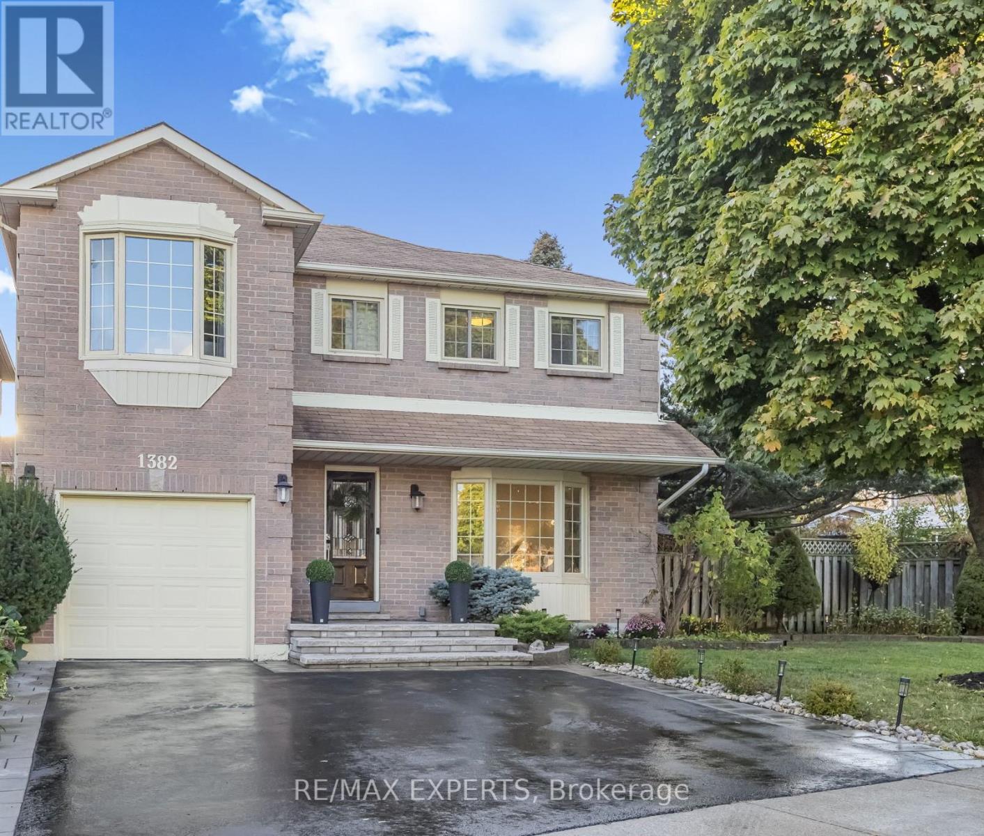 1382 Hazel Mccleary Dr, Oakville, ON L6J 7B1