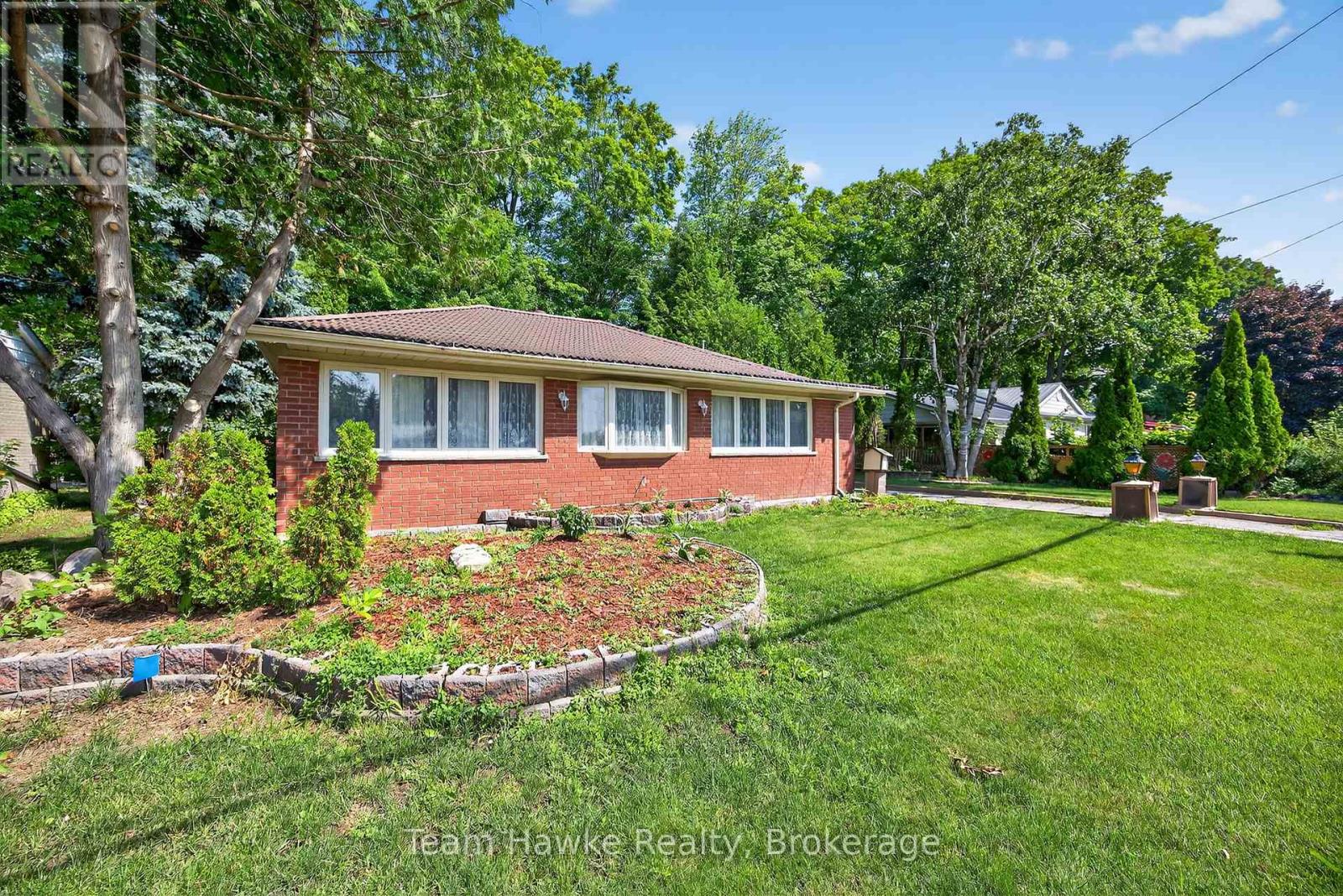 828 Hugel Ave, Midland, ON L4R 1X6