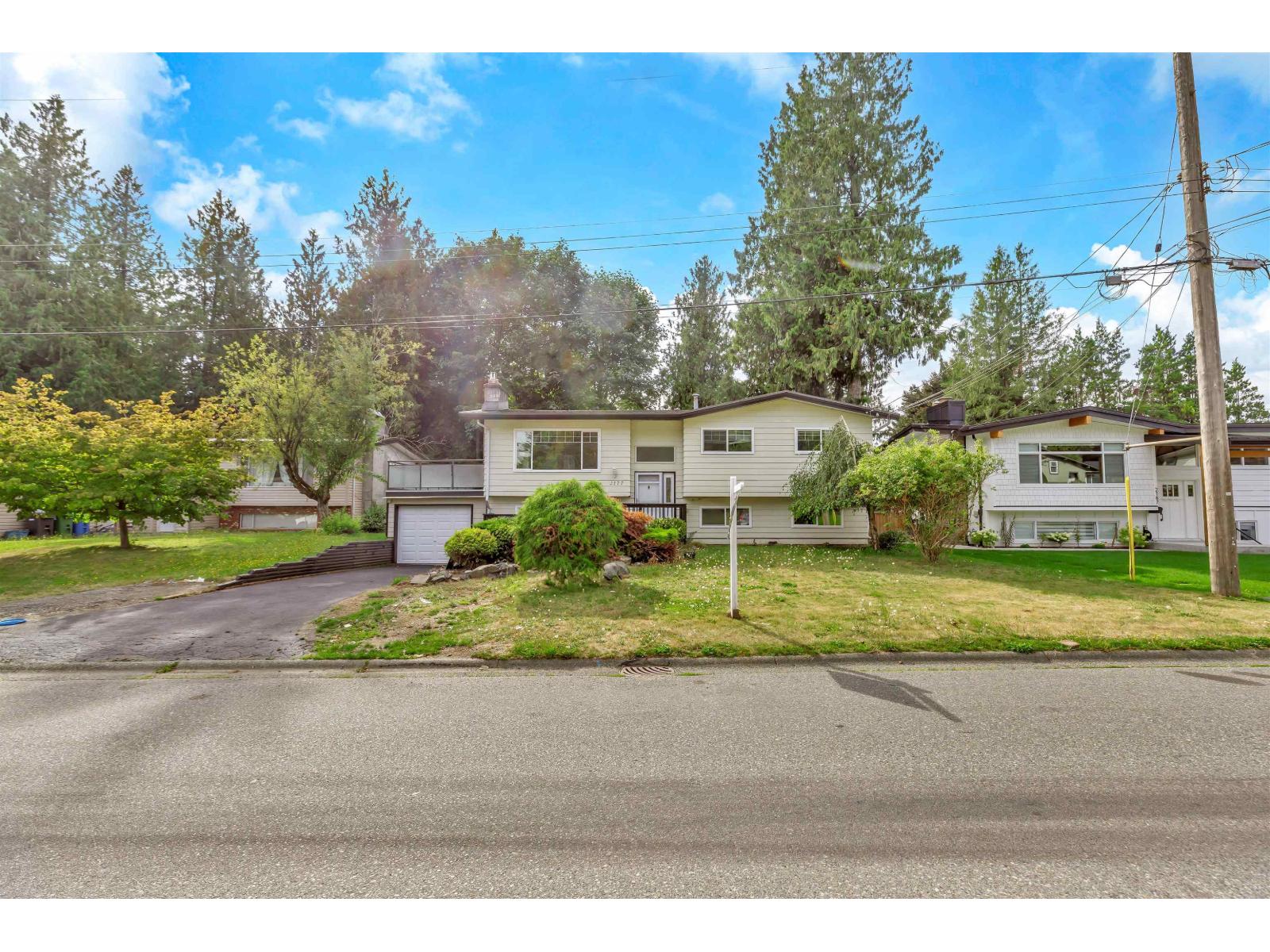 2177 Guilford Dr, Abbotsford, BC V2S 4Z3
