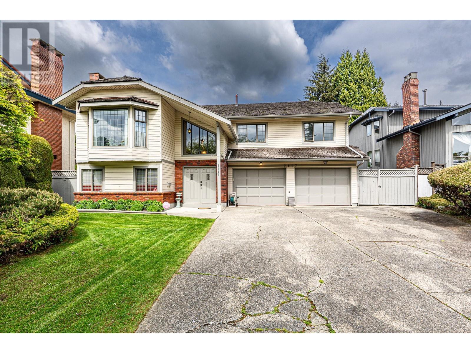 2117 Knightswood Pl, Burnaby, BC V5A 4B9
