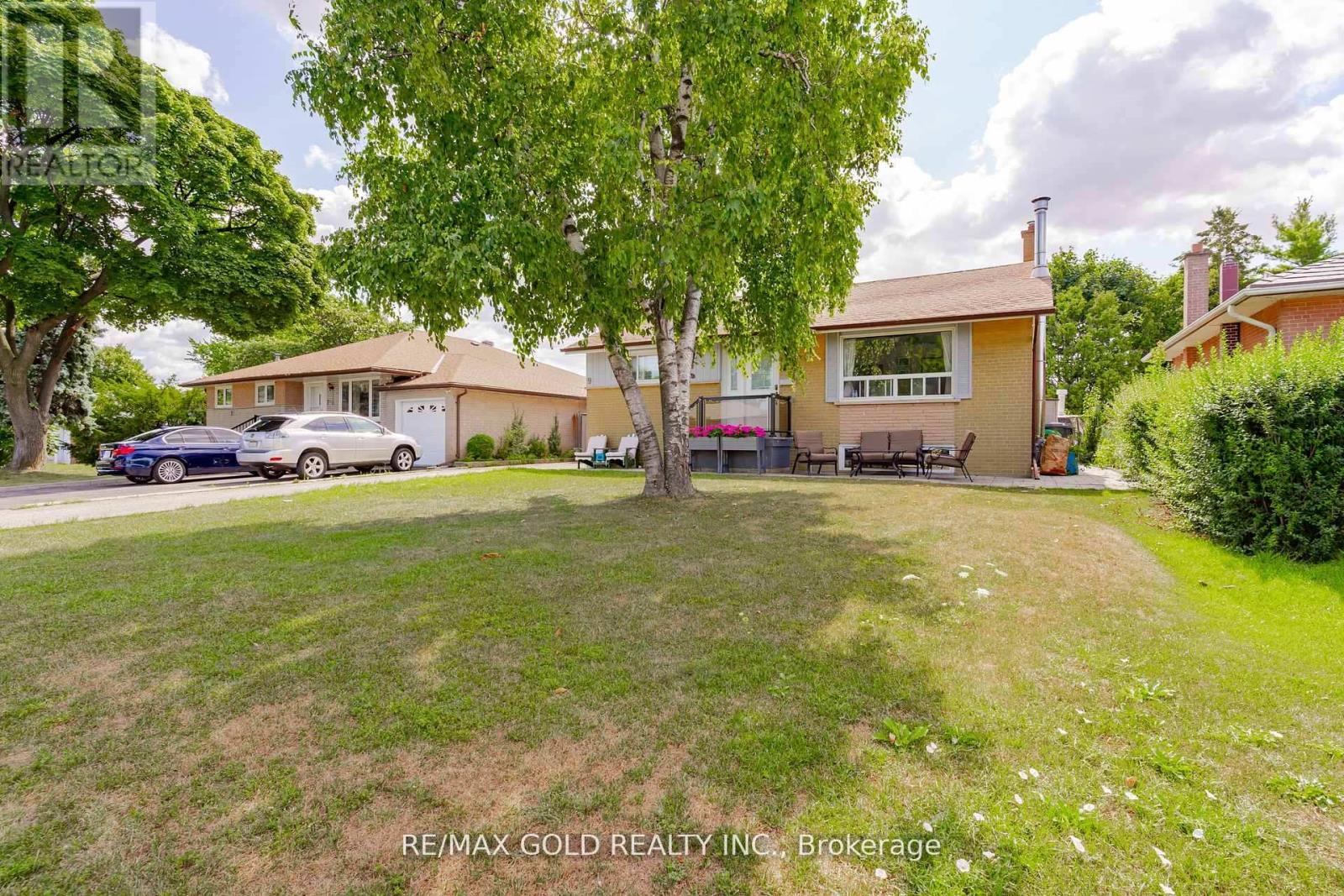 9 Ashwood Cres, Brampton, ON L6T 1M1