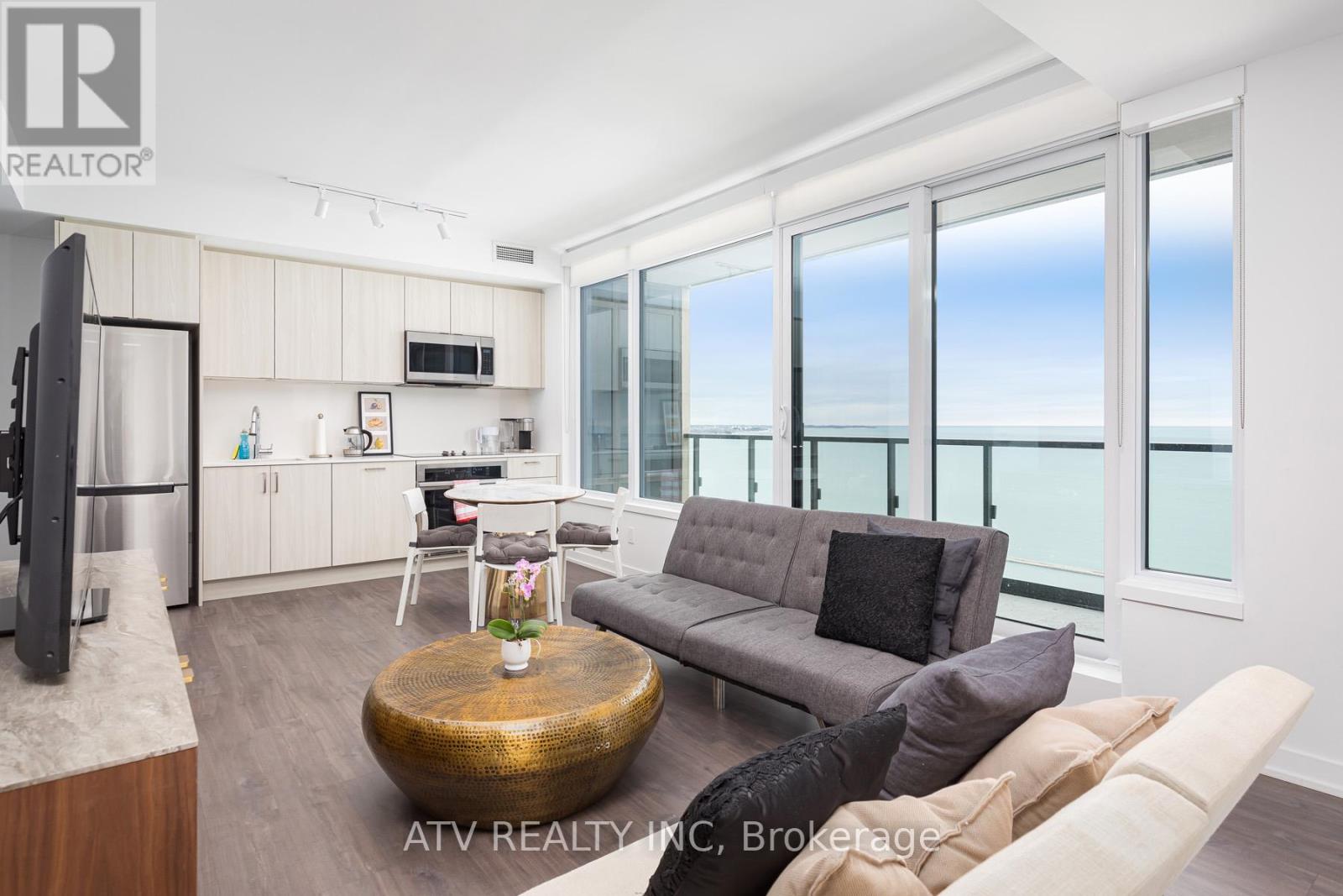 1810 1926 Lake Shore Blvd W, Toronto, ON M6S 1A1