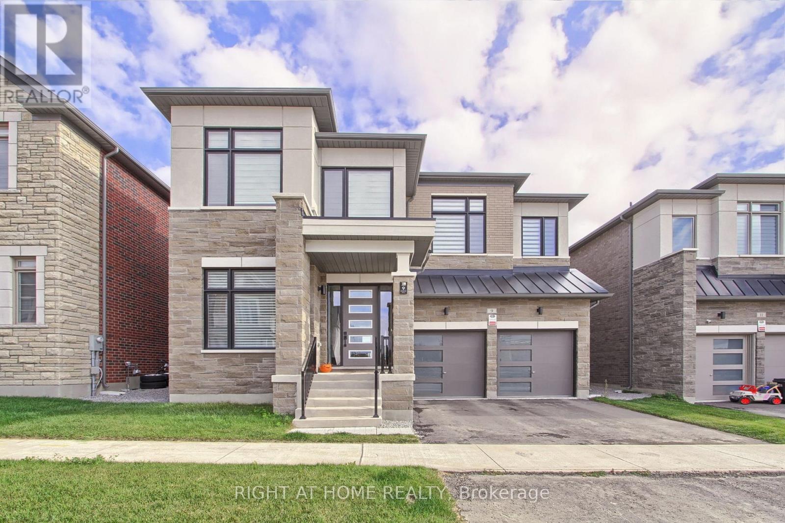 9 Backhouse Dr, Richmond Hill, ON L4E 1M8