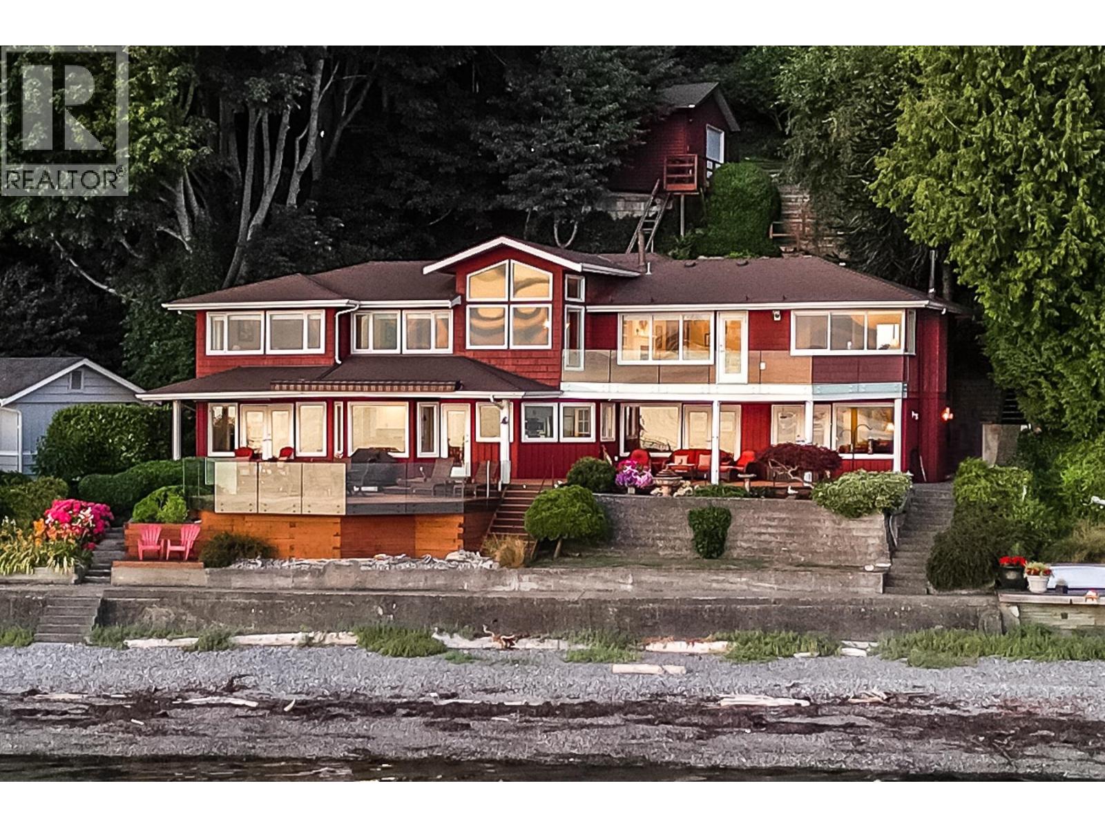 330 Tsawwassen Beach Rd, Delta, BC V4M 4C9