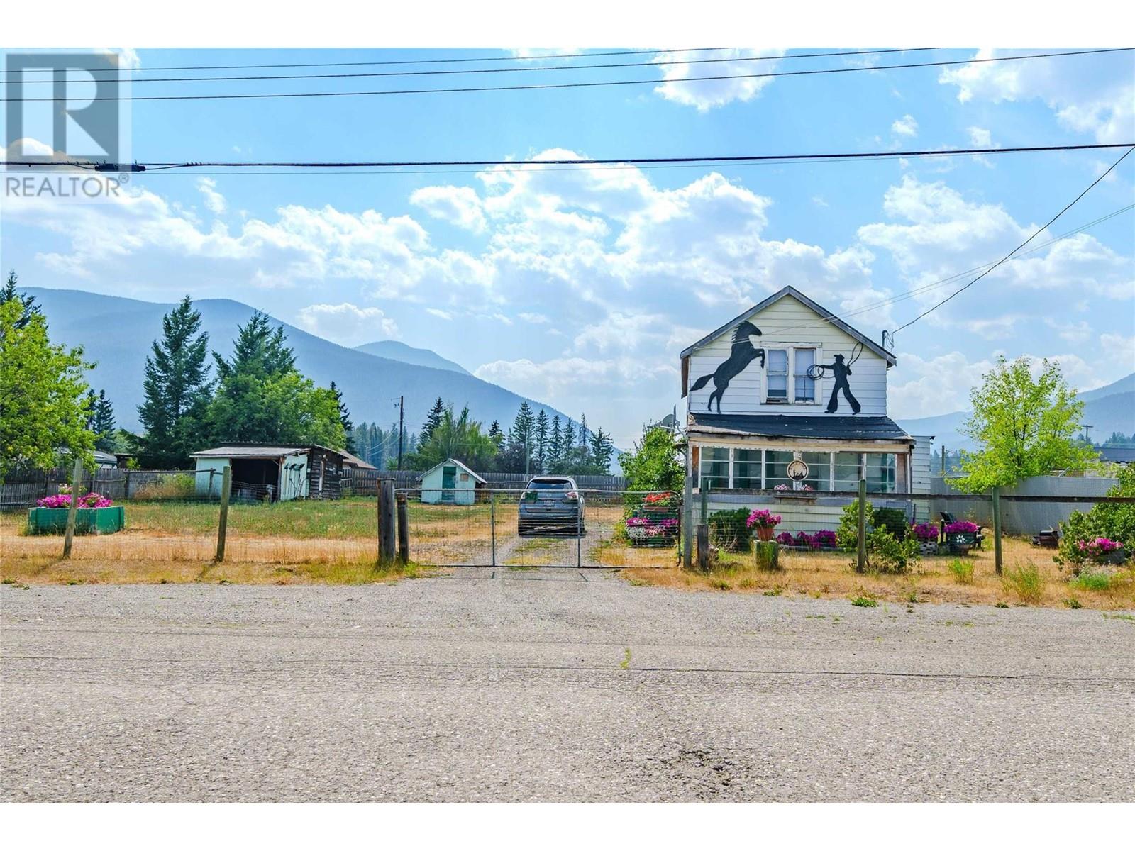 307 Smith Ave, Clinton, BC V0K 1K0