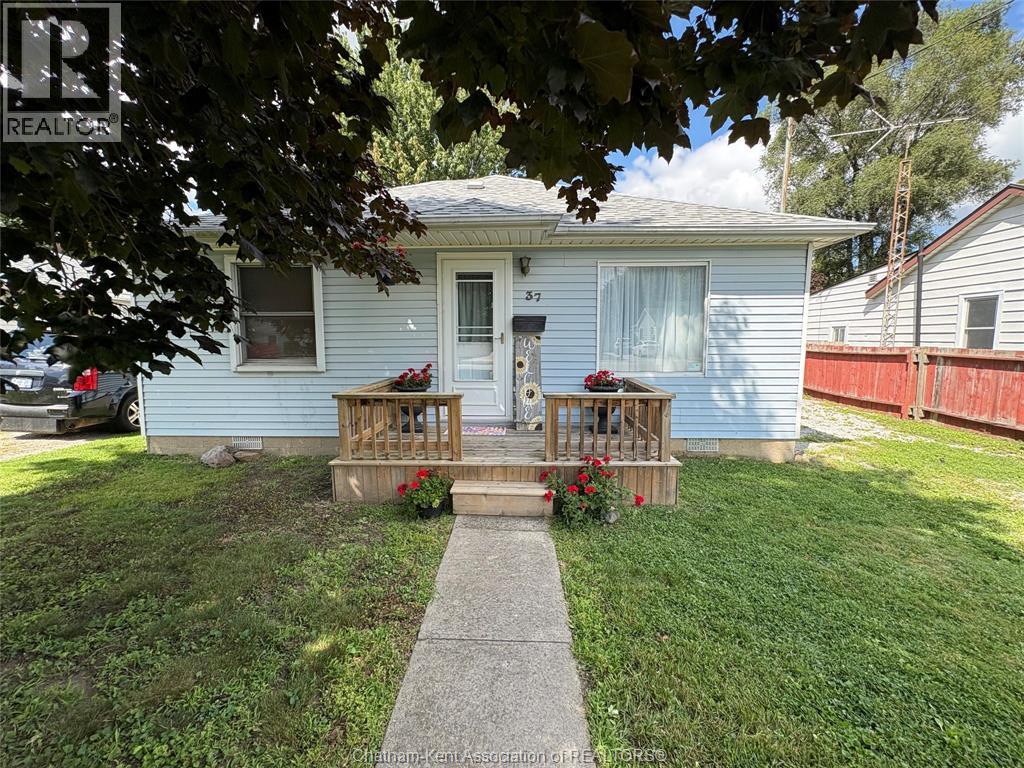 37 Reaume St, Wallaceburg, ON N8A 1B5