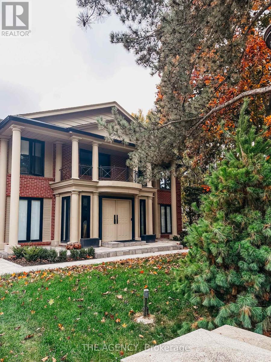 7 Shady Oaks Cres, Toronto, ON M3C 2L5