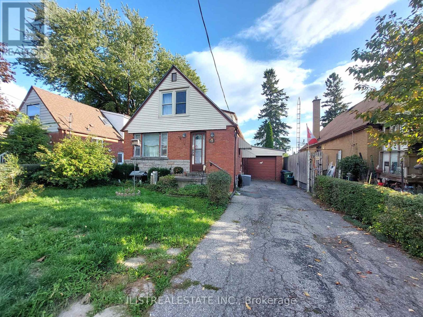 29 Holland Ave, Toronto, ON M4B 2C4