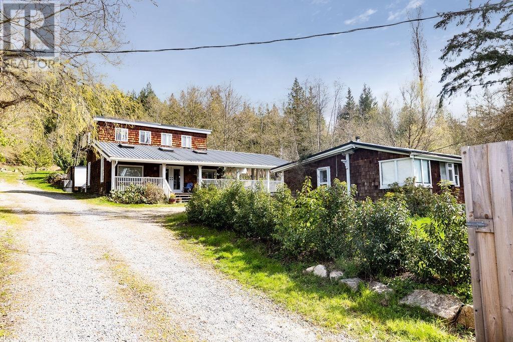 2470 Sunshine Coast Hwy, Roberts Creek, BC V0N 2W5