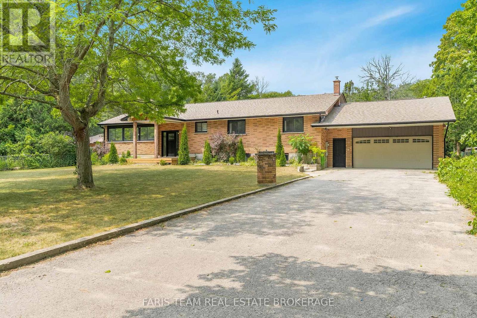 256 Knox Rd E, Wasaga Beach, ON L9Z 2T5