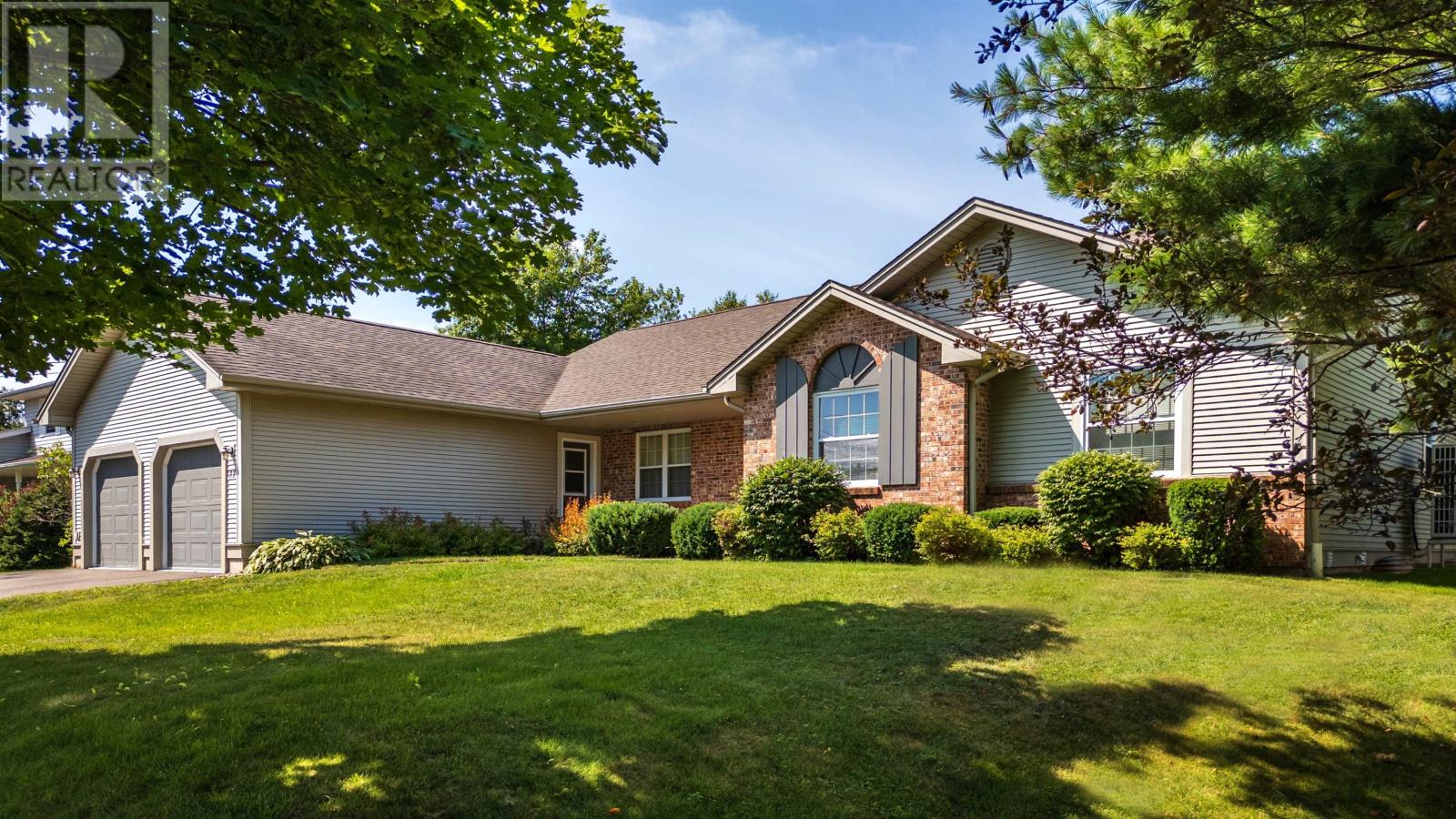 77 Parkside Dr, Charlottetown, PE C1E 1M8