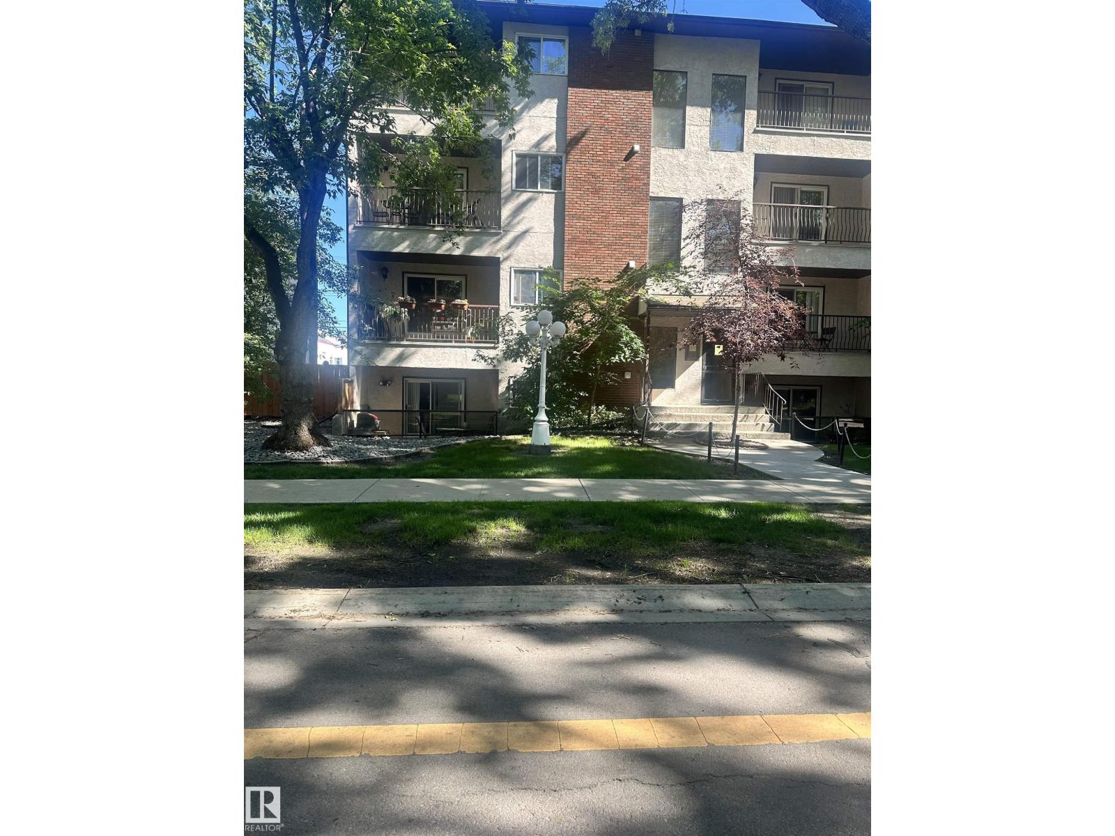 80 Avenue Nw Unit 10520, Edmonton, AB T6E 1V3