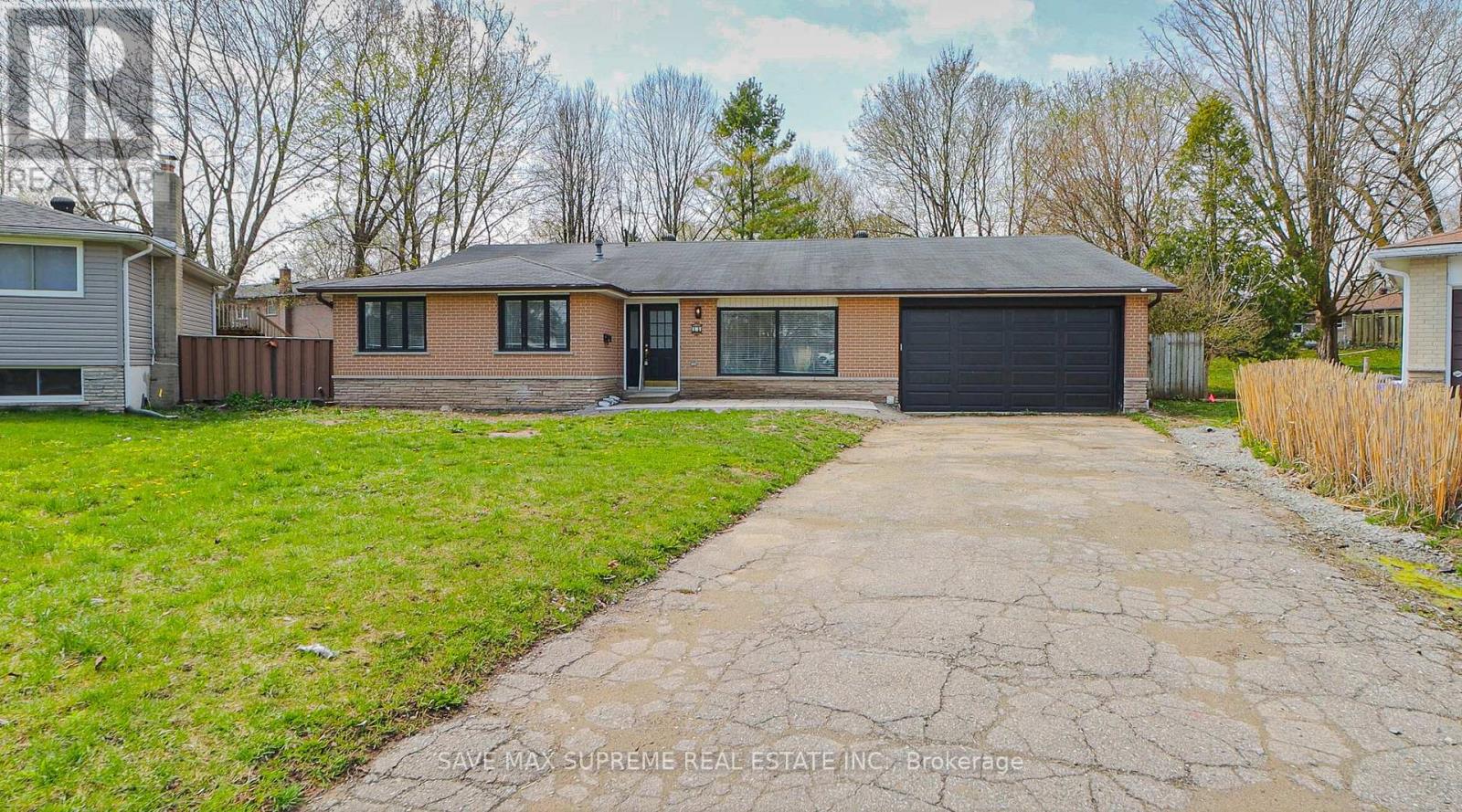 10 Curtiss Ct, Barrie, ON L4M 2M7