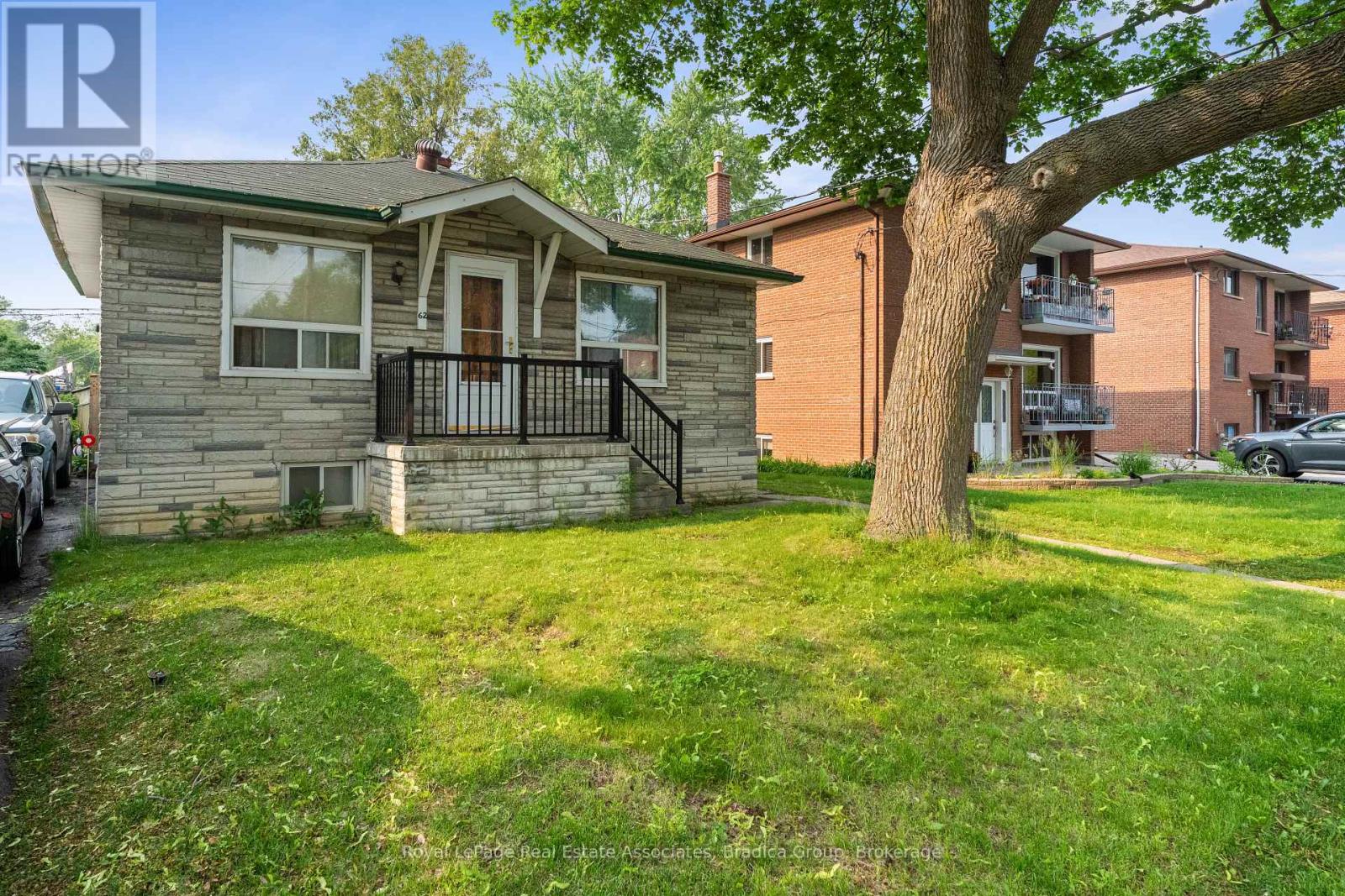 62 Elder Ave, Toronto, ON M8W 1S4