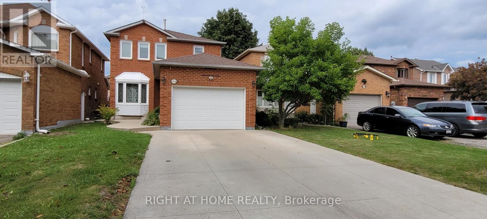 3310 Greenbelt Cres, Mississauga, ON L5N 5X1