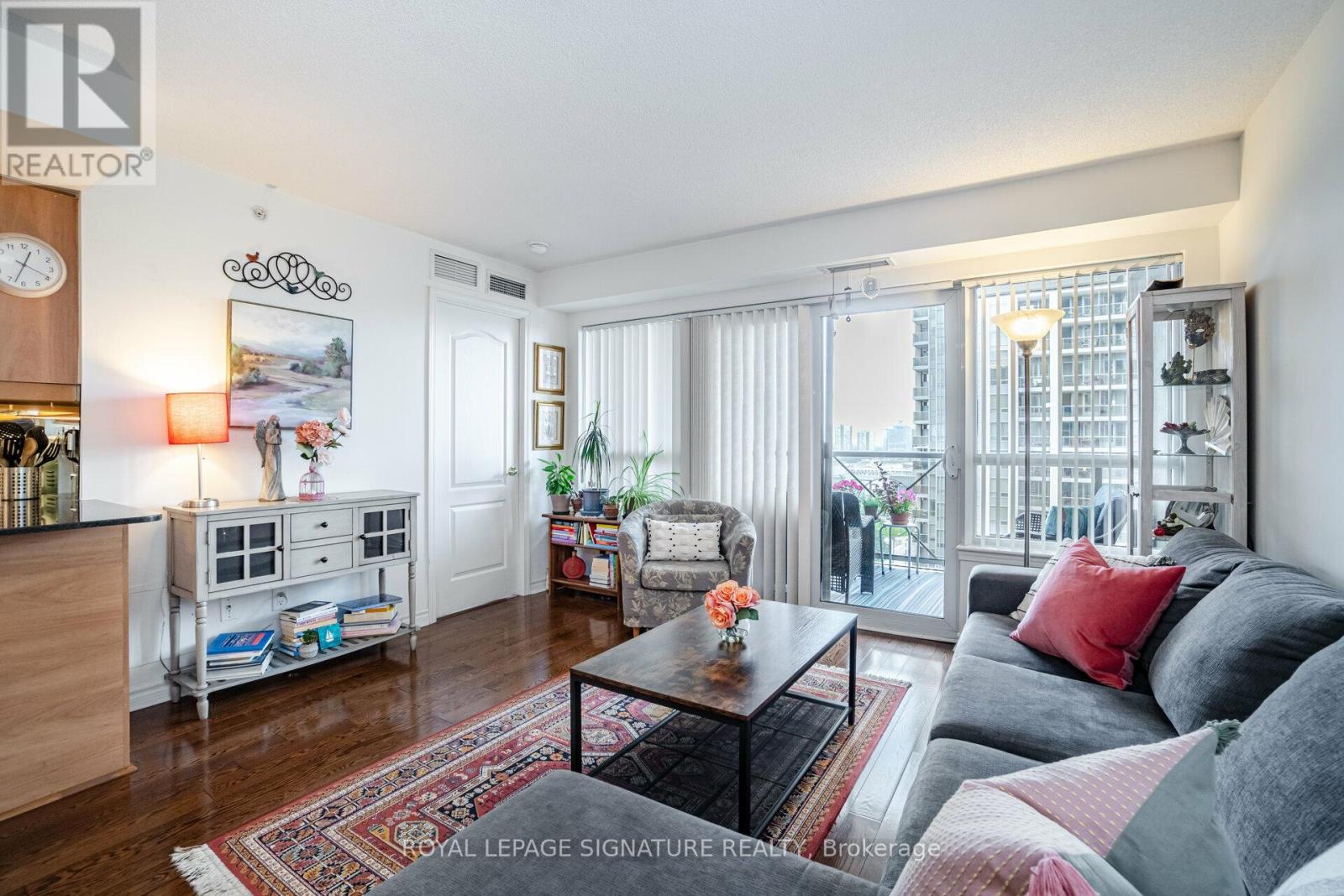 1508 350 Princess Royal Dr, Mississauga, ON L5B 4N1
