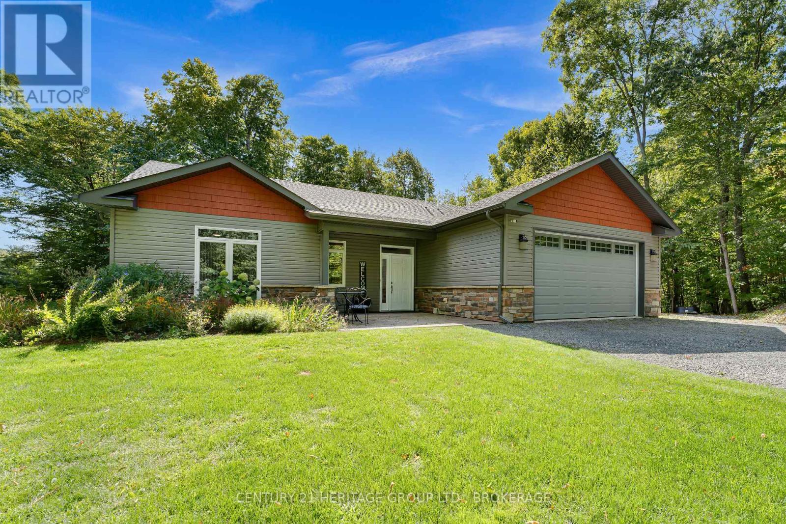 627 Stafford Ln, South Frontenac, ON K0H 2N0