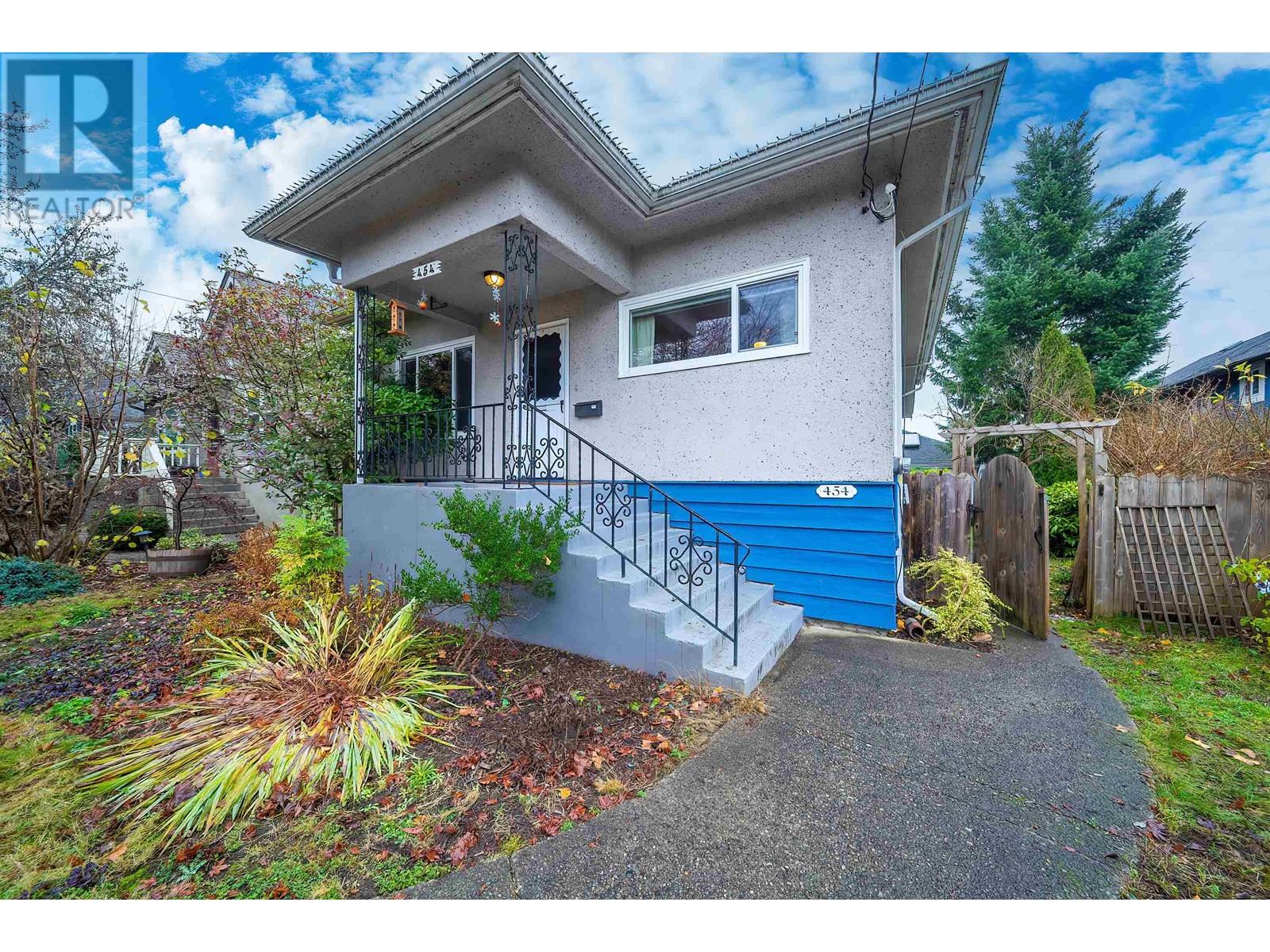 454 Kelly St, New Westminster, BC V3L 3T9
