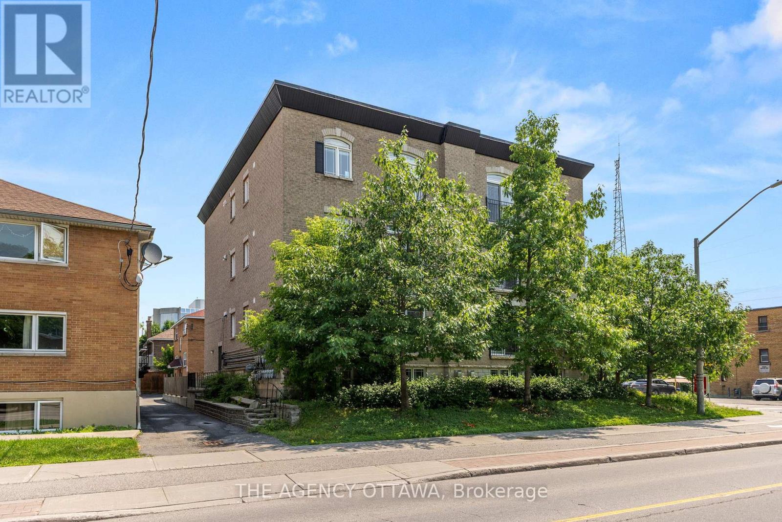 203 711 Churchill Ave N, Ottawa, ON K1Z 7J9
