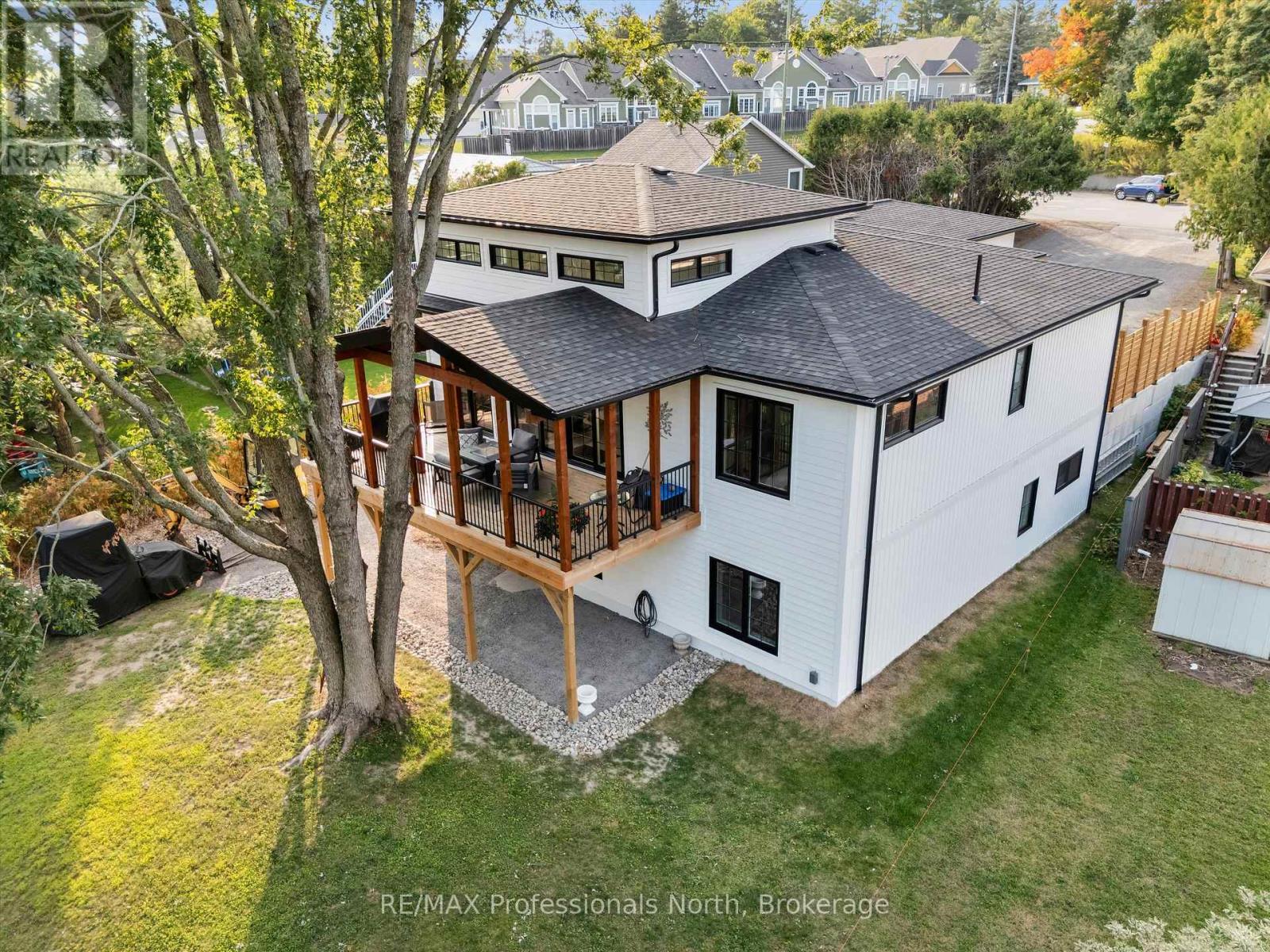 211 Holditch St, Bracebridge, ON P1L 1E9