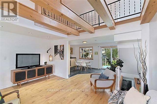 107 Commonwealth Ave, Toronto, ON M1K 4K6